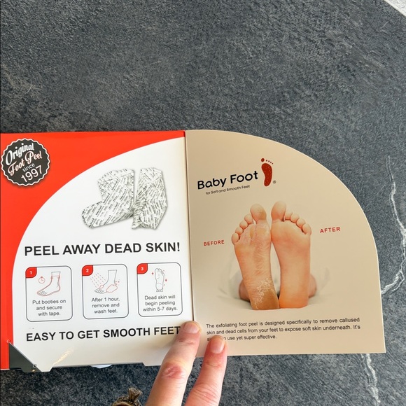 Exfoliation Foot Peel for Men - Black and Red - Picture 4 of 4